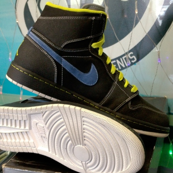 Air Jordan 1 Retro High - Picture 4 of 11